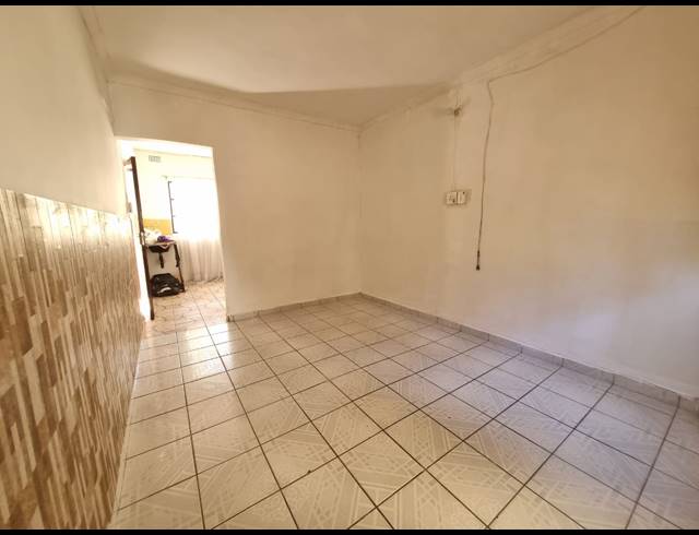 2 BEDROOM HOUSE FOR SALE IN MONTFORD